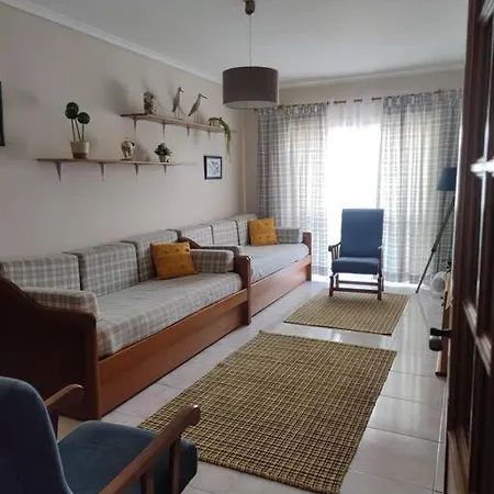 Sea Breeze Apartment *